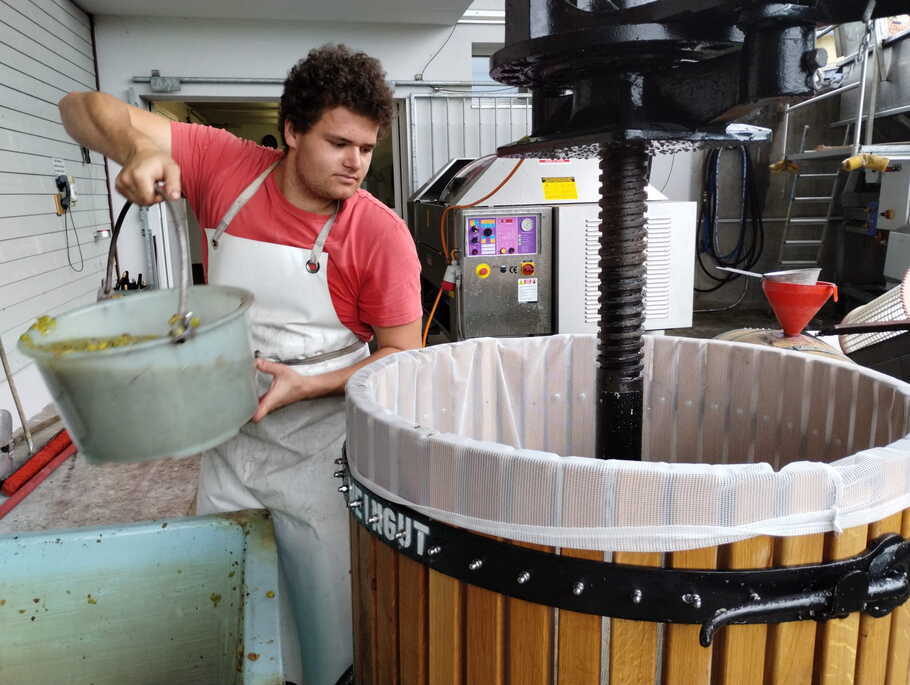 reto_mit_presse-910.jpg reto_mit_presse-910.jpg